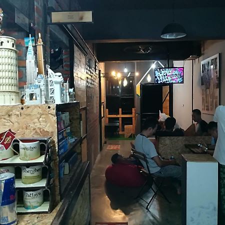 THE BUNK BACKPACKERS HOSTEL by fleur Sepang Extérieur photo