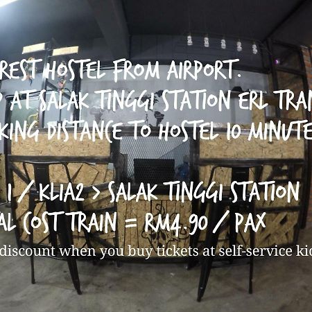 THE BUNK BACKPACKERS HOSTEL by fleur Sepang Extérieur photo