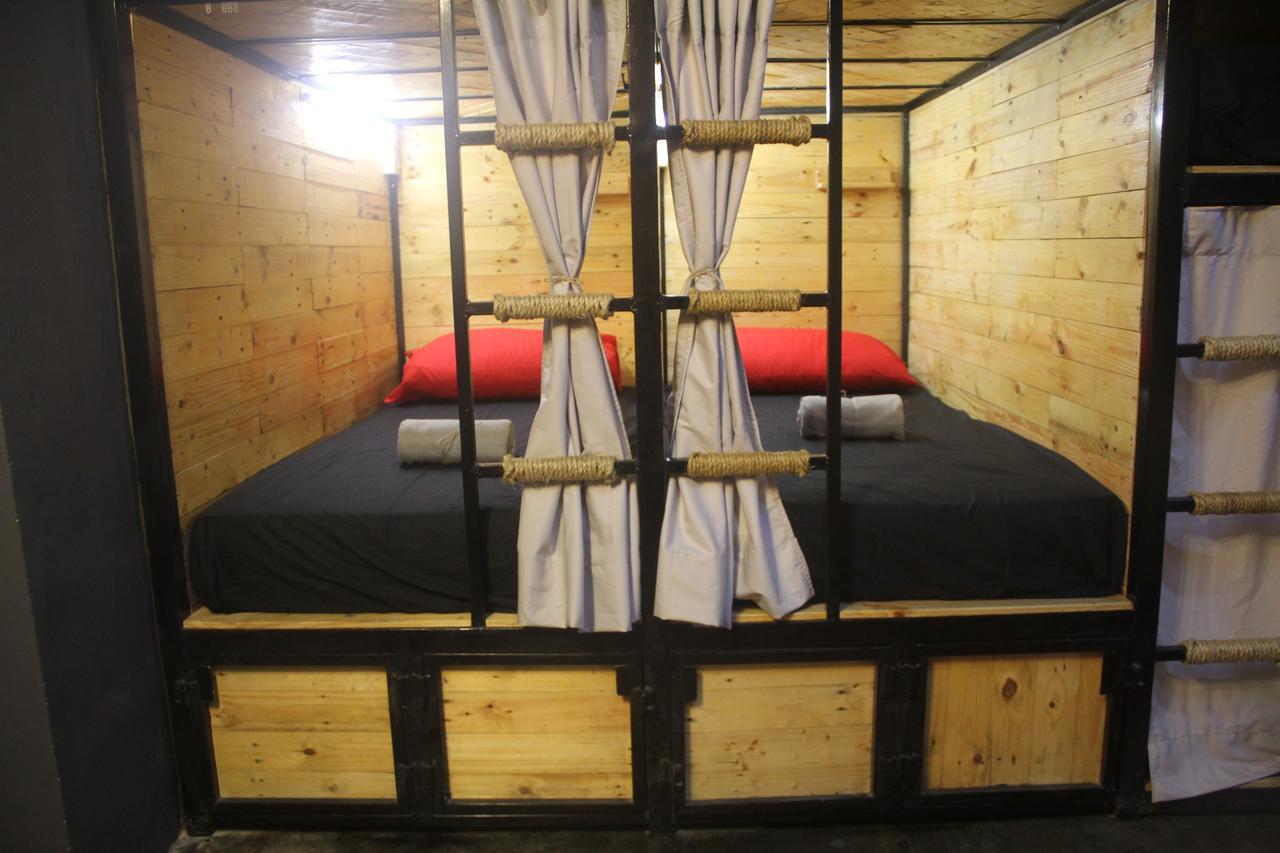 THE BUNK BACKPACKERS HOSTEL by fleur Sepang Extérieur photo
