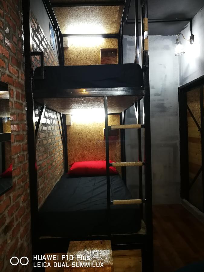 THE BUNK BACKPACKERS HOSTEL by fleur Sepang Extérieur photo