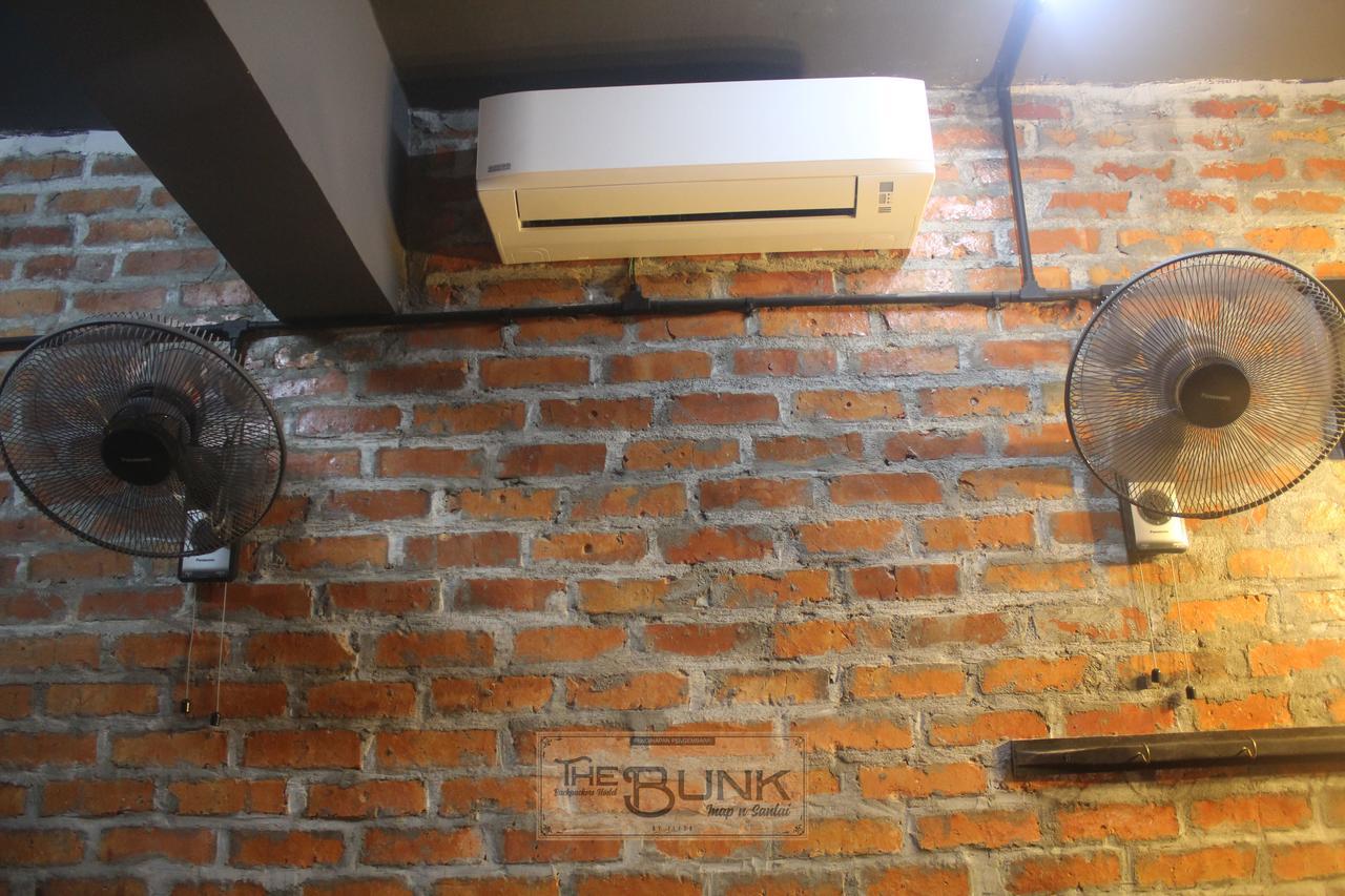 THE BUNK BACKPACKERS HOSTEL by fleur Sepang Extérieur photo