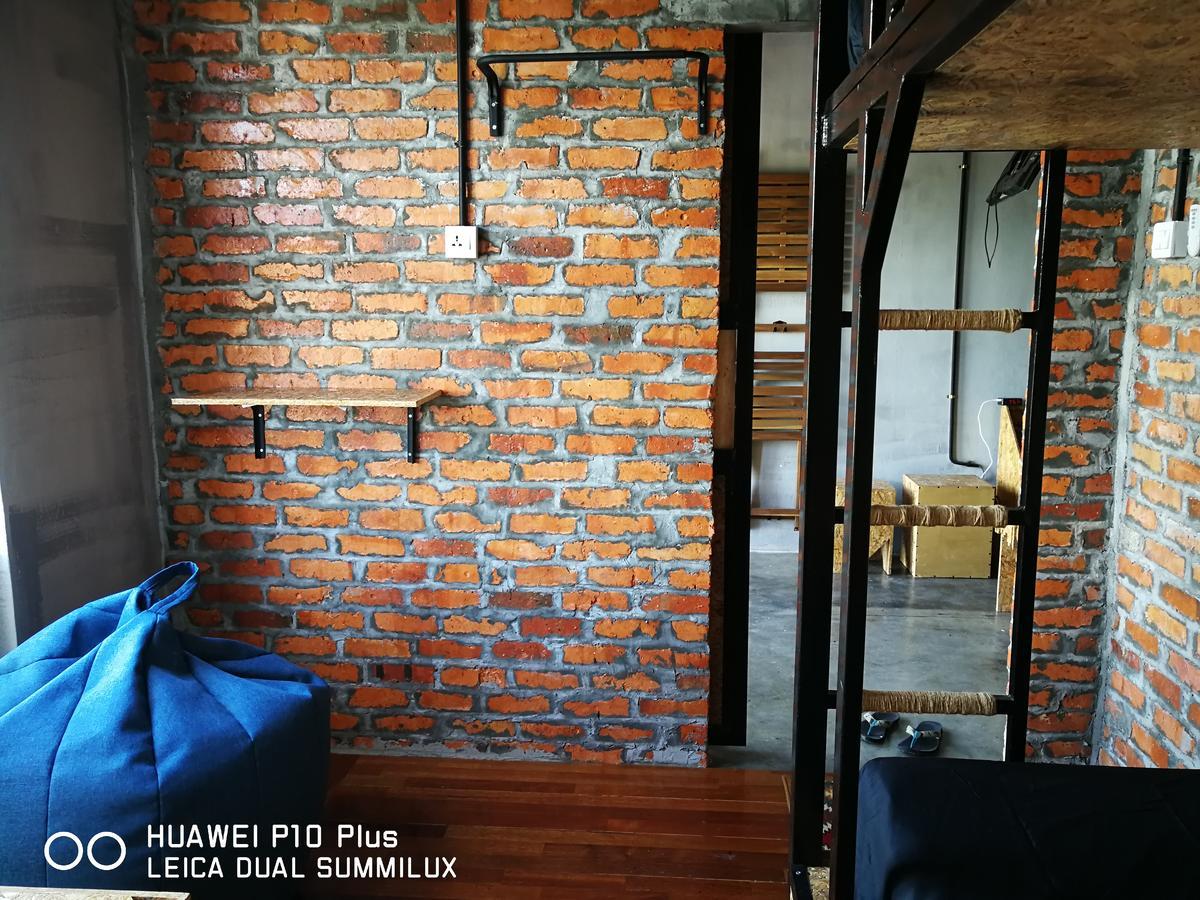 THE BUNK BACKPACKERS HOSTEL by fleur Sepang Extérieur photo