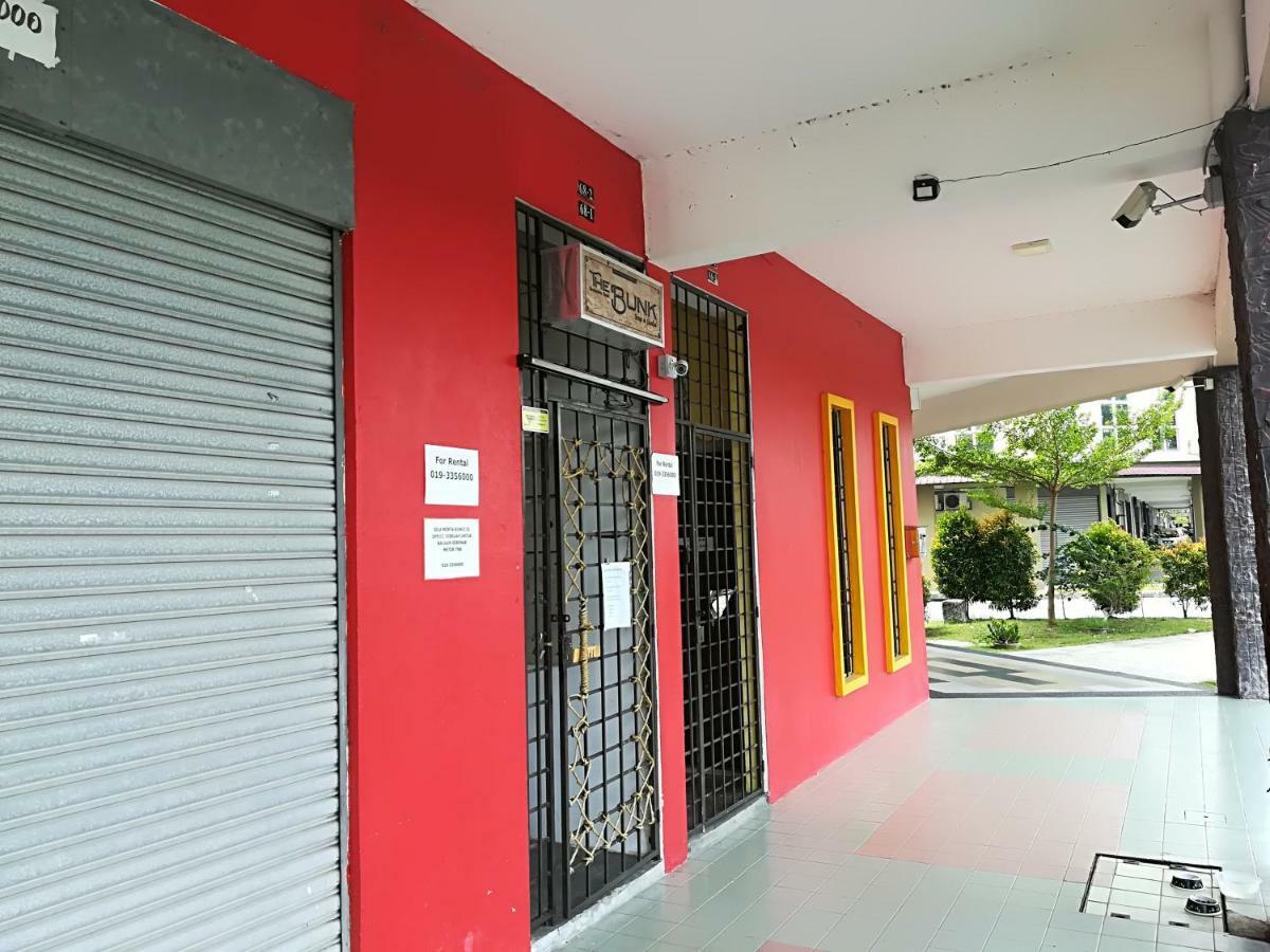 THE BUNK BACKPACKERS HOSTEL by fleur Sepang Extérieur photo